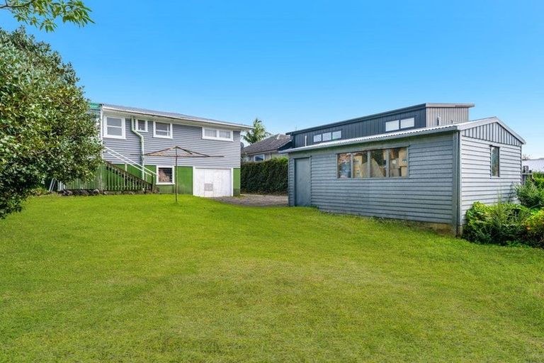 Photo of property in 52 Seymour Road, Sunnyvale, Auckland, 0612