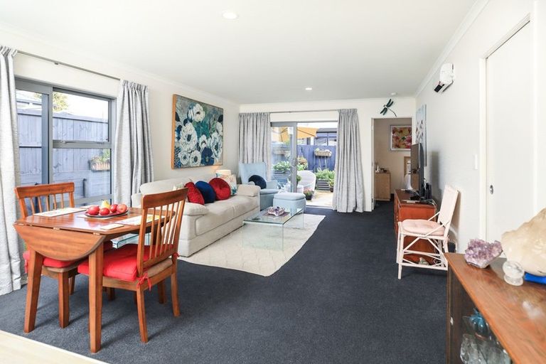 Photo of property in 2/4 Ross View Terrace, Dinsdale, Hamilton, 3204