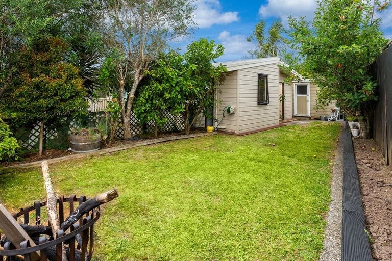Photo of property in 34 Unsworth Drive, Unsworth Heights, Auckland, 0632