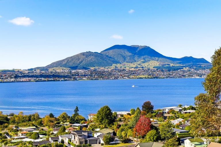 Photo of property in 32 Mapara Road, Acacia Bay, Taupo, 3385