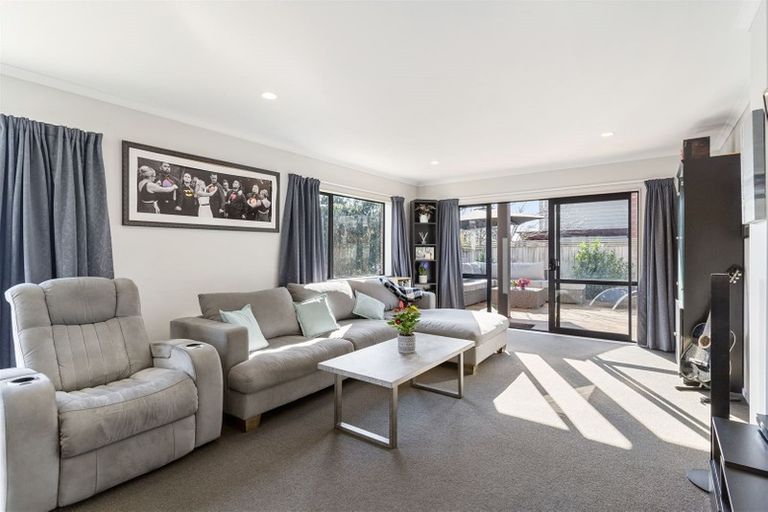 Photo of property in 68 Claverdon Drive, Massey, Auckland, 0614