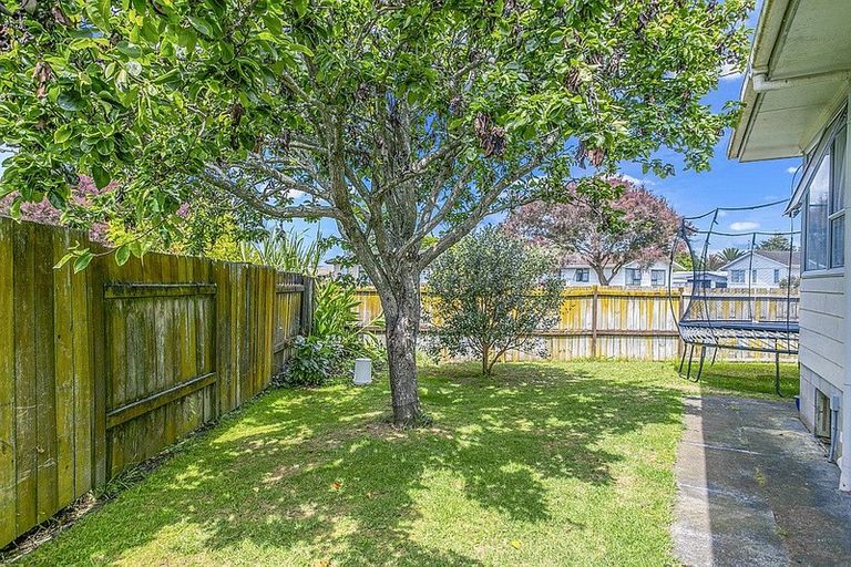 Photo of property in 11 Funnell Place, Manurewa, Auckland, 2102