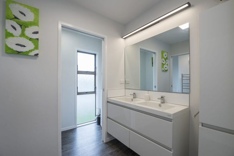 Photo of property in 14a West Lynn Road, Titirangi, Auckland, 0604