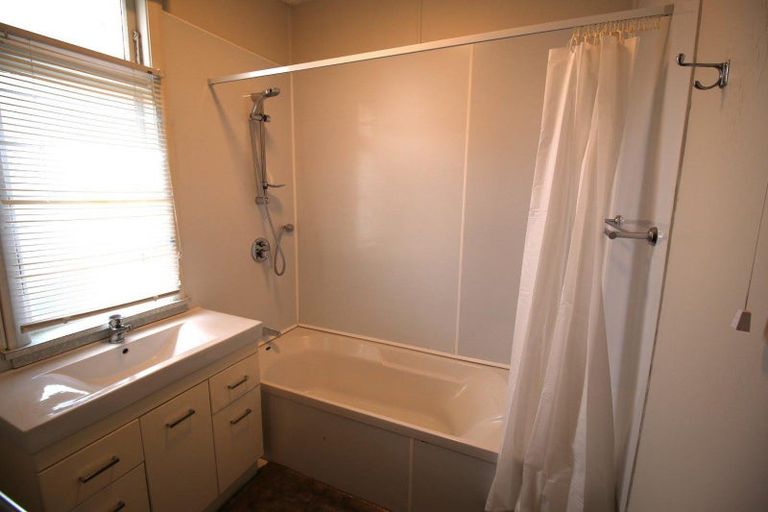 Photo of property in 34 Botanical Road, Takaro, Palmerston North, 4412