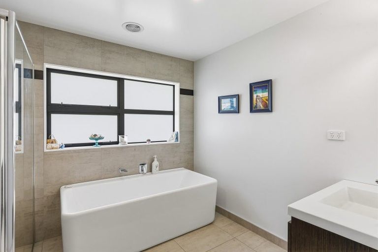 Photo of property in 19 Taranui Way, Paraparaumu Beach, Paraparaumu, 5032