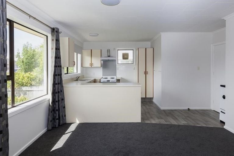 Photo of property in 11 Eglinton Street, Avondale, Christchurch, 8061