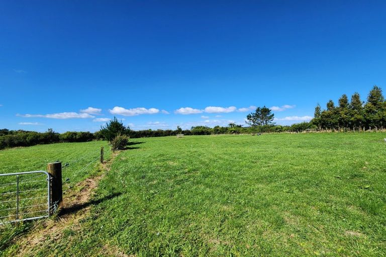 Photo of property in 18 Rugby Road, Tariki, Inglewood, 4388