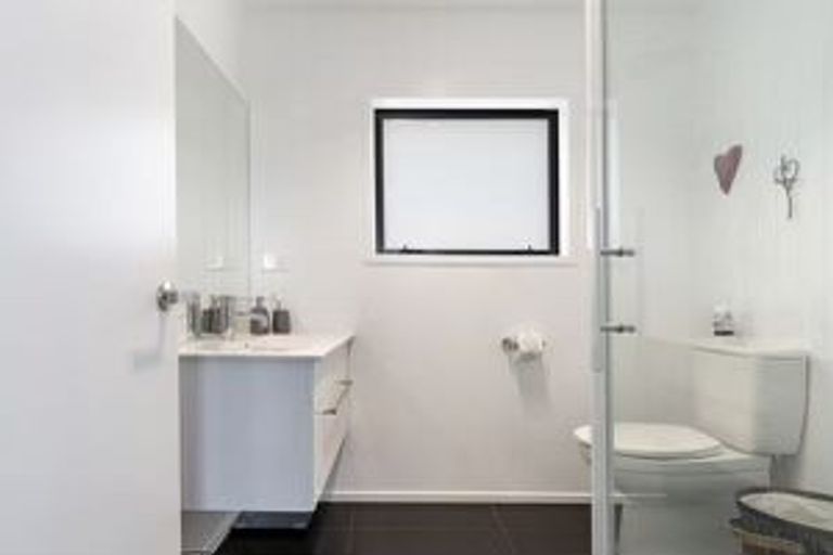 Photo of property in 16 Charlotte Drive, Omokoroa, 3114