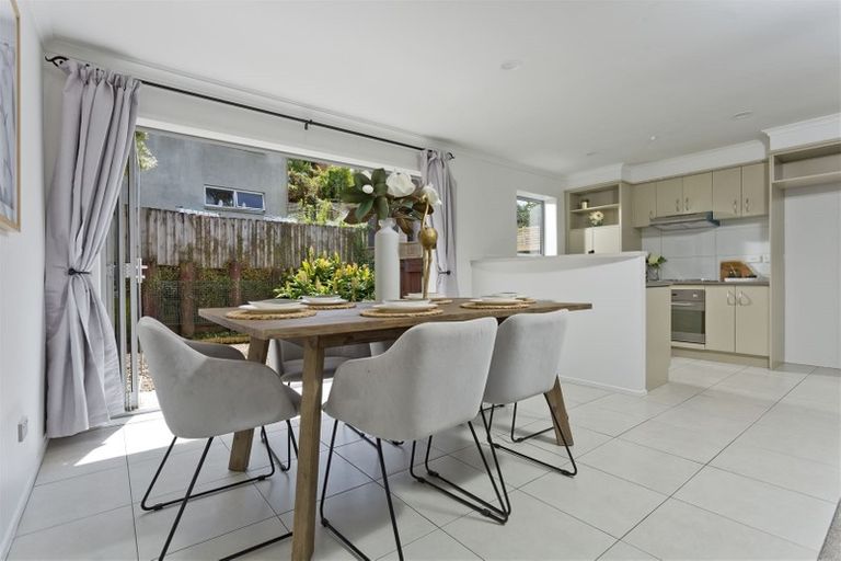 Photo of property in 3/13 Kaihu Street, Northcote, Auckland, 0627