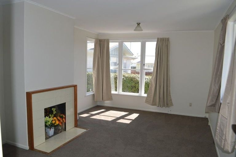 Photo of property in 100 Sievers Grove, Cannons Creek, Porirua, 5024