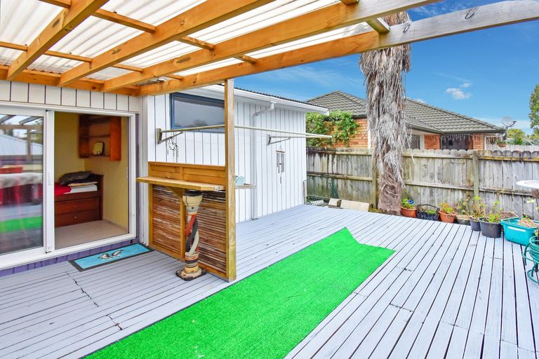 Photo of property in 18 Mcleod Road, Weymouth, Auckland, 2103