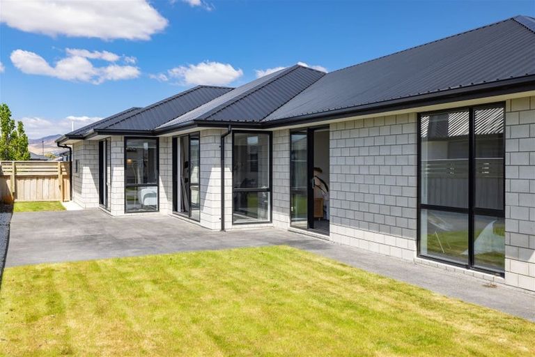 Photo of property in 6 Bryden Place, Halswell, Christchurch, 8025