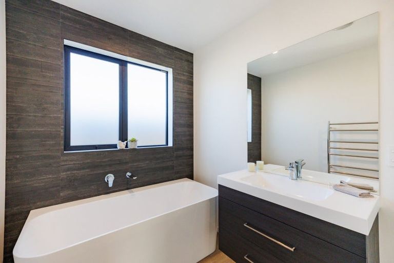 Photo of property in 75 Atlantic Drive, Fitzherbert, Palmerston North, 4410