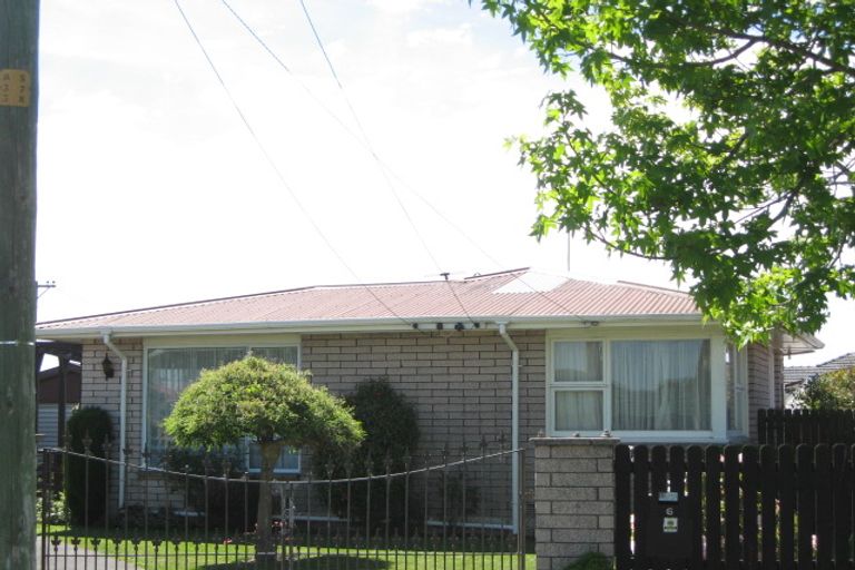 Photo of property in 6 Craig Place, Redwood, Christchurch, 8051
