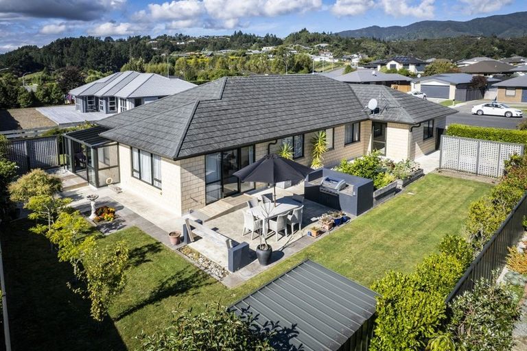 Photo of property in 4 Sunstone Crescent, Brown Owl, Upper Hutt, 5018