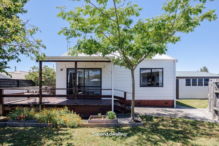 Photo of property in 10a Howard Road, Taradale, Napier, 4112