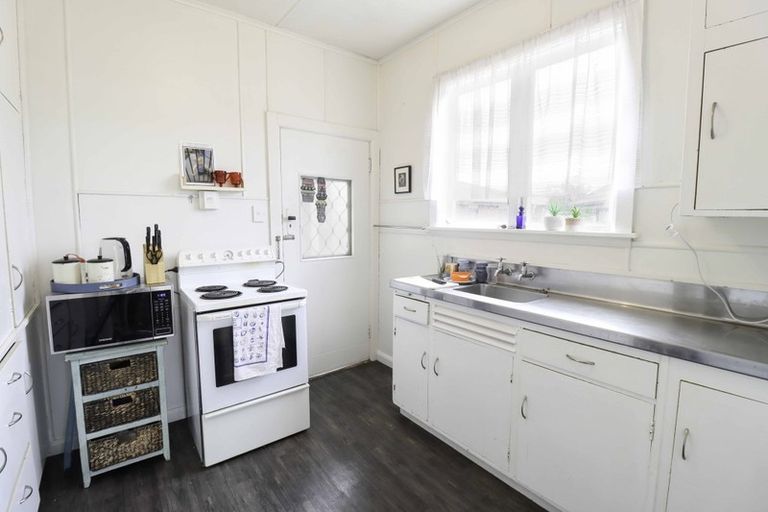 Photo of property in 33 Rewa Street, Takaro, Palmerston North, 4412