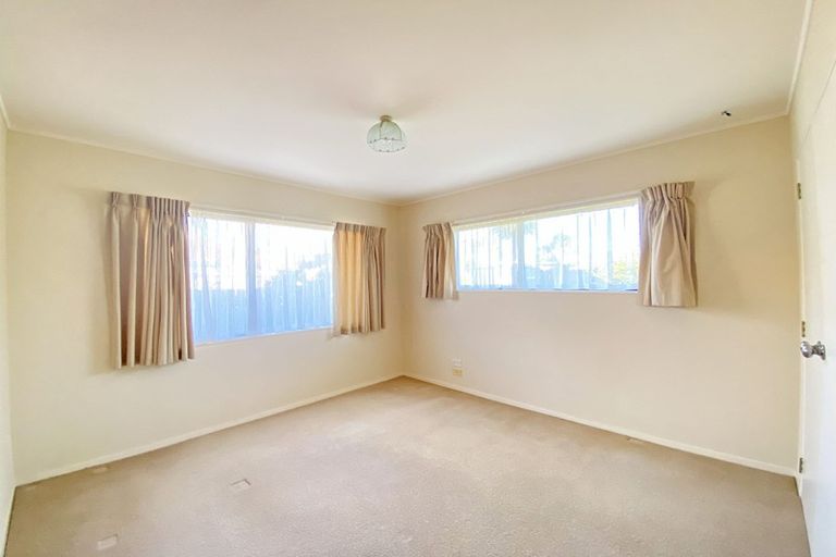 Photo of property in 38 West Fairway, Golflands, Auckland, 2013