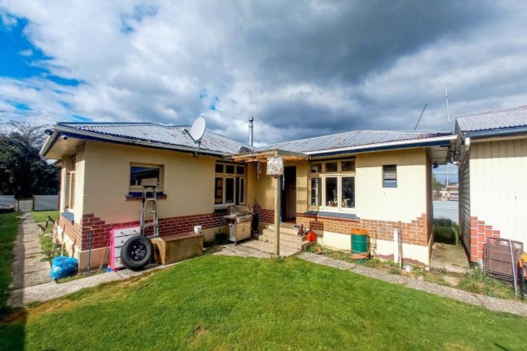 Photo of property in 21 Main Road, Tuatapere, 9620