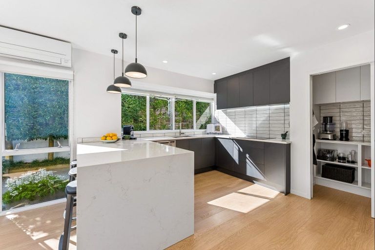Photo of property in 15b Wilding Avenue, Northcote Point, Auckland, 0627