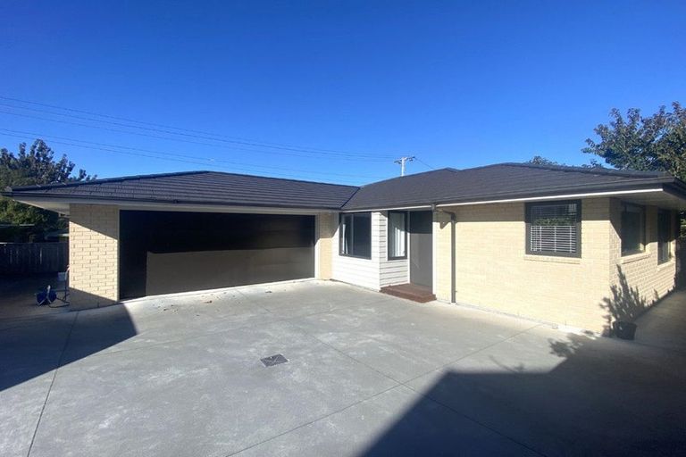 Photo of property in 102 Mangorei Road, Merrilands, New Plymouth, 4312