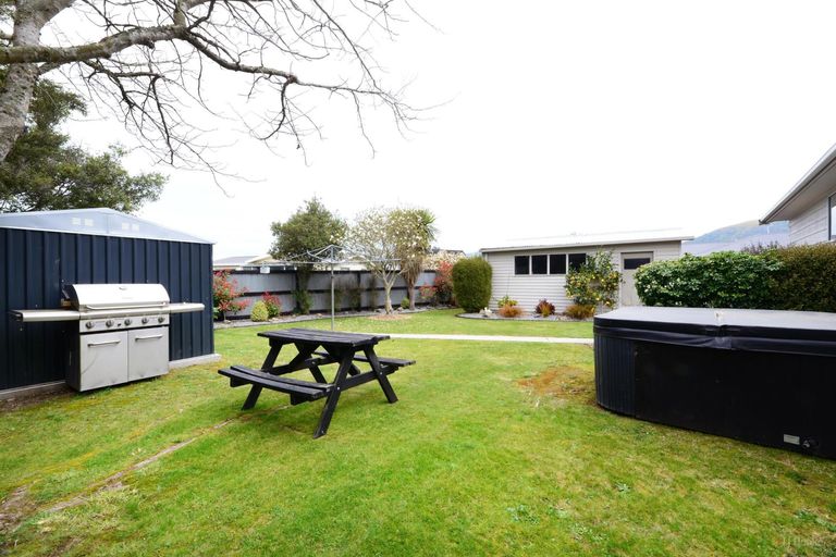 Photo of property in 195 Queen Street, Waimate, 7924