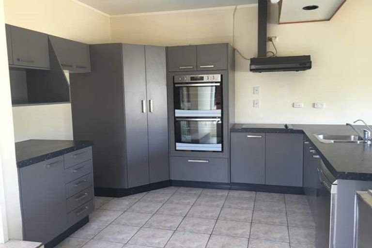 Photo of property in 4 Landsberg Way, Windsor Park, Auckland, 0632