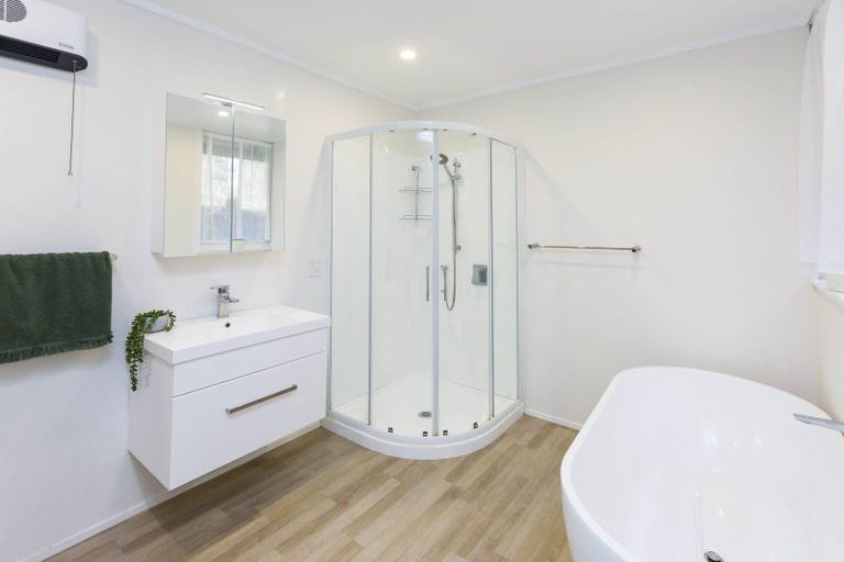 Photo of property in 33 Fraser Street, Wainuiomata, Lower Hutt, 5014