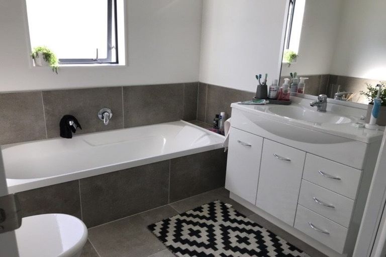 Photo of property in 38 Hollowout Street, Takanini, 2112