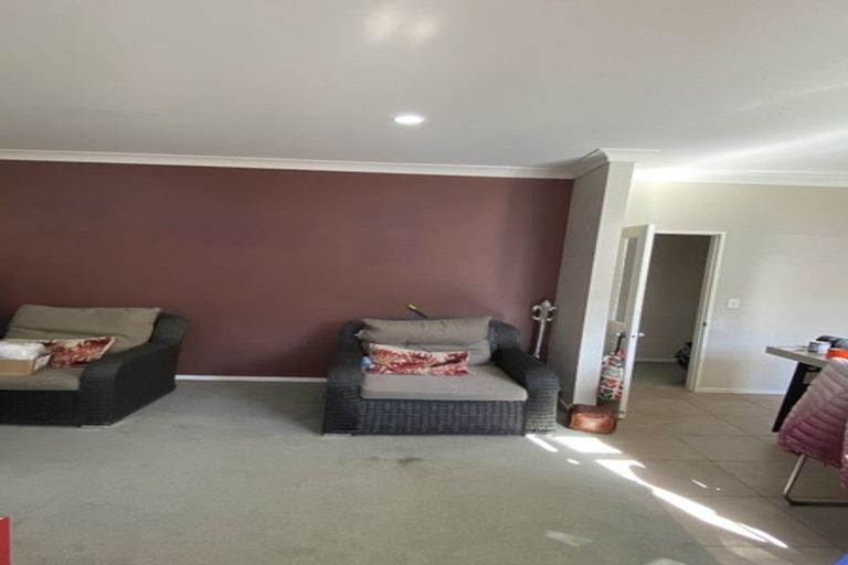 Photo of property in 13 Yarnbrook Grove, Churton Park, Wellington, 6037