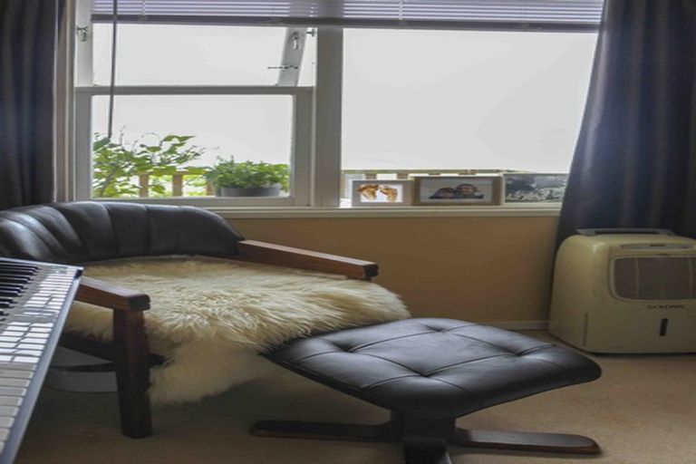 Photo of property in 30a Huntingdon Street, Northland, Wellington, 6012