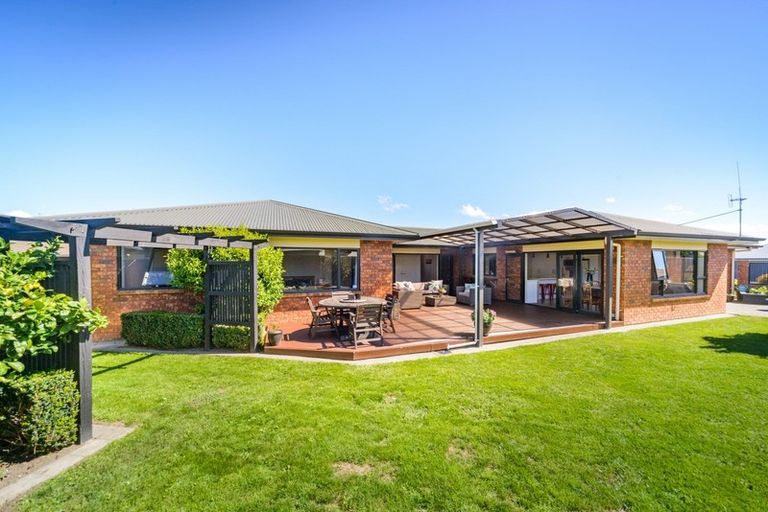 Photo of property in 18 Daniel Place, Kelvin Grove, Palmerston North, 4414