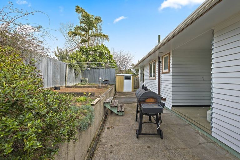 Photo of property in 9 Awaroa Road, Helensville, 0800