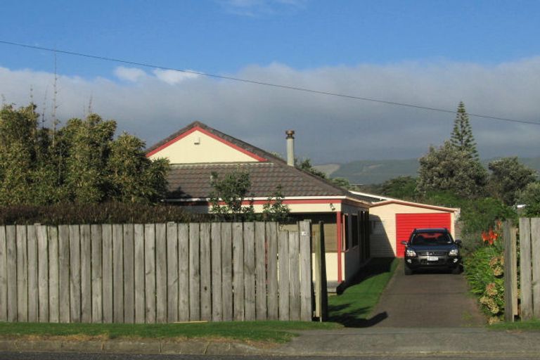 Photo of property in 68 Tutere Street, Waikanae Beach, Waikanae, 5036