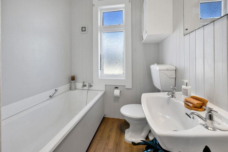 Photo of property in 130 Pioneer Road, Moturoa, New Plymouth, 4310