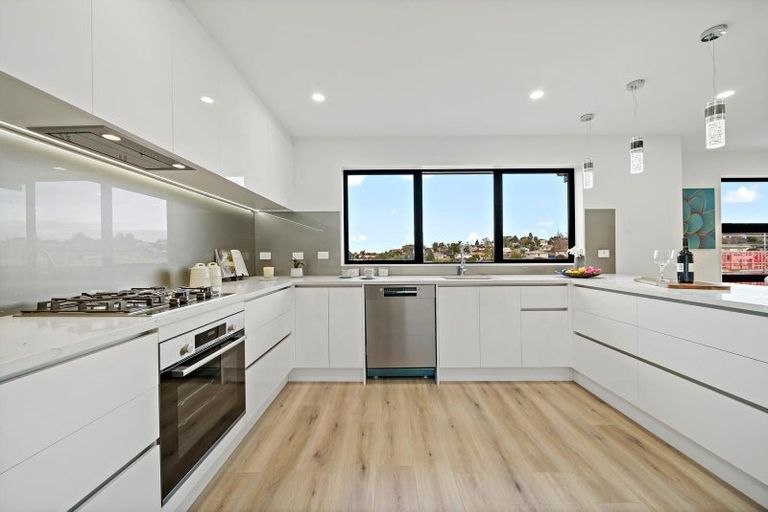 Photo of property in 11 Tawapou Close, Massey, Auckland, 0614