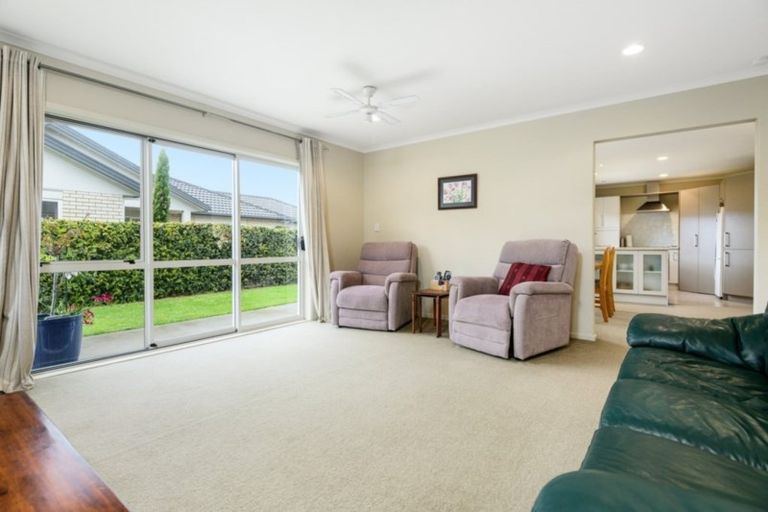 Photo of property in 2/100 Millers Road, Brookfield, Tauranga, 3110