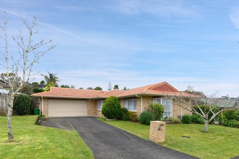 Photo of property in 112 Buscomb Avenue, Henderson, Auckland, 0610