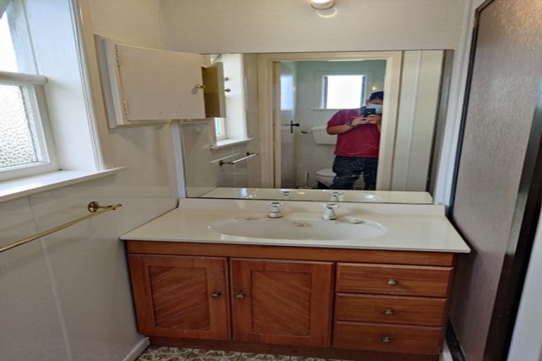 Photo of property in 50 Matipo Road, Te Atatu Peninsula, Auckland, 0610