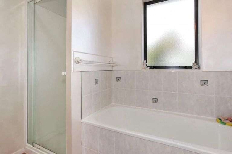 Photo of property in 4 Emmerdale Avenue, Papakura, 2110