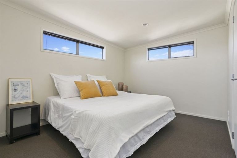 Photo of property in 7a Justin Place, Te Atatu Peninsula, Auckland, 0610