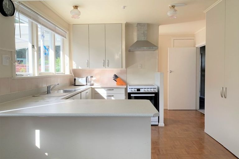 Photo of property in 15 Pikitea Road, Mangere Bridge, Auckland, 2022