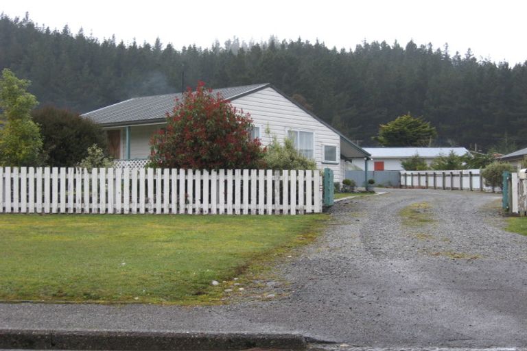 Photo of property in 50 Omapere Street, Dobson, Greymouth, 7805