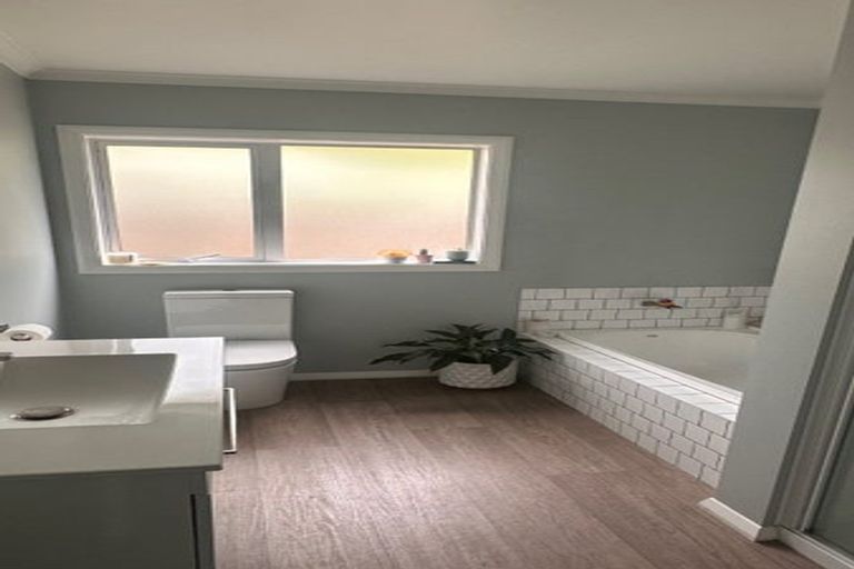 Photo of property in 3a Viscount Place, West End, Palmerston North, 4412