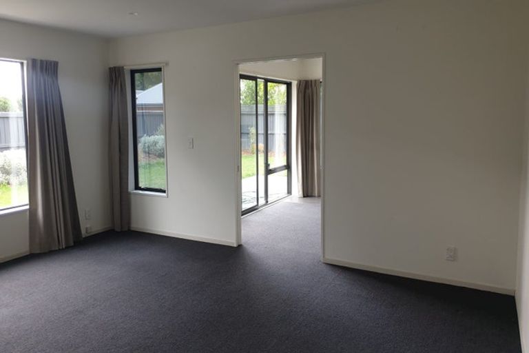 Photo of property in 2 Little Oaks Drive, Yaldhurst, Christchurch, 8042