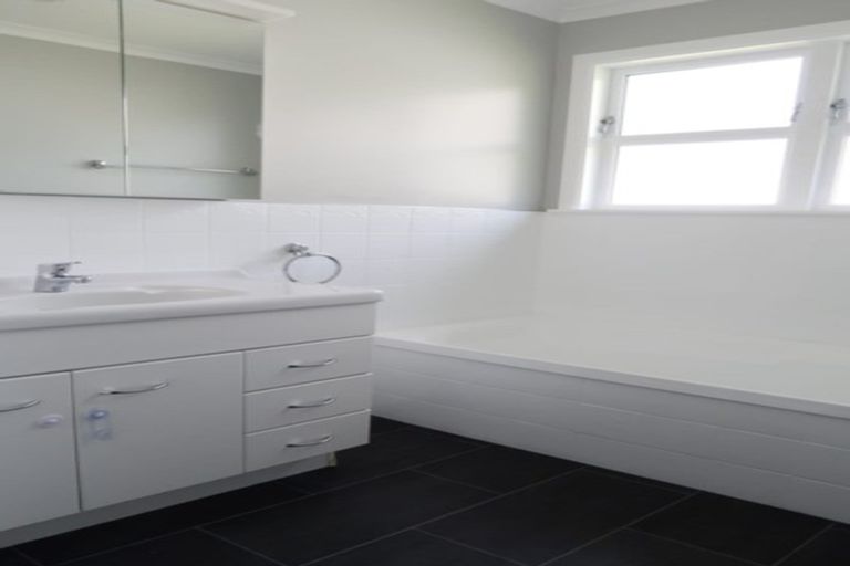 Photo of property in 78 Oriel Avenue, Tawa, Wellington, 5028