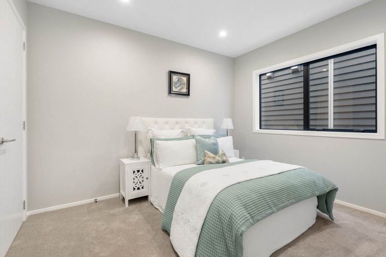 Photo of property in 1 Hea Road, Hobsonville, Auckland, 0616