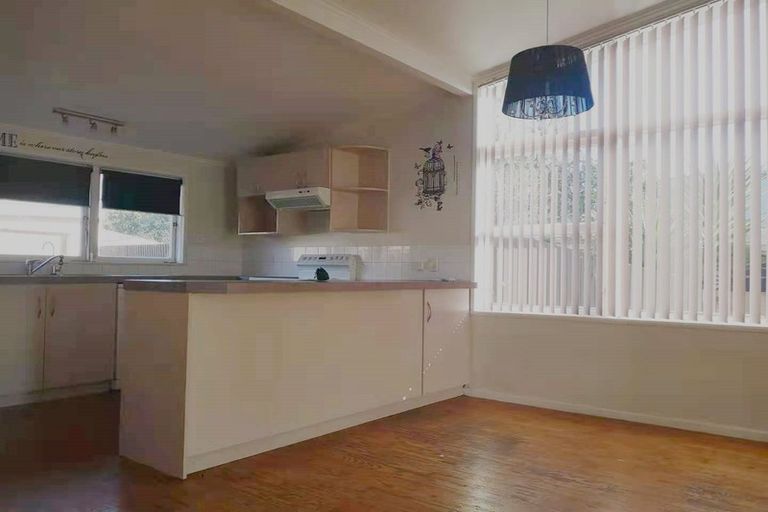 Photo of property in 10 Clendon Place, Manurewa, Auckland, 2102