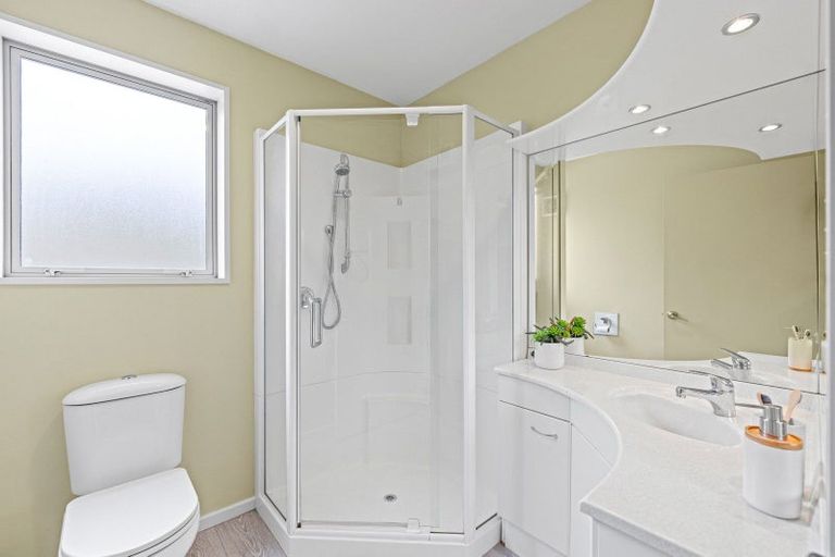 Photo of property in 64 Willowview Drive, Redwood, Christchurch, 8051