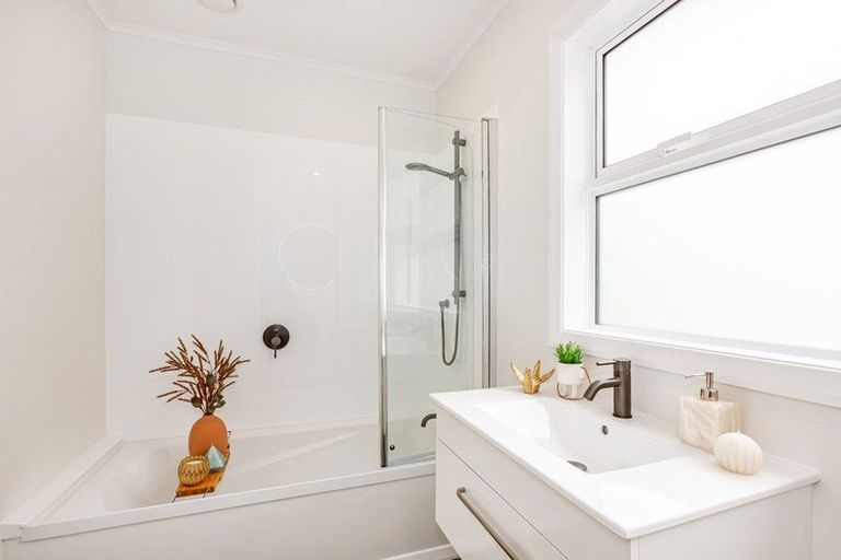 Photo of property in 52 Lees Grove, Wainuiomata, Lower Hutt, 5014